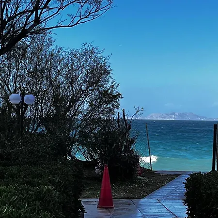 Sea Escape لوتراكي
